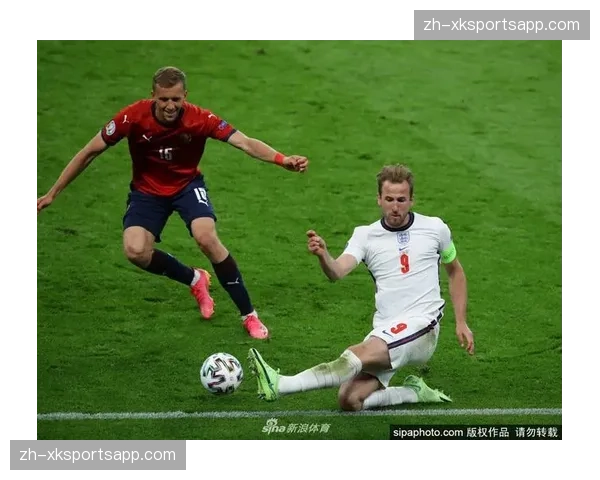 英格兰定位球战术引入橄榄球理念，凯恩担任核心争顶支点角色